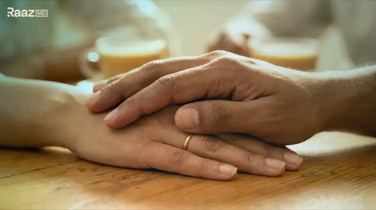 शीघ्रपतन में साथी का साथ — हाथ पकड़कर भरोसा और सहारा देता कपल