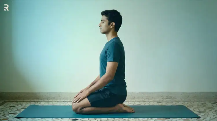 वज्रासन मुद्रा - स्वप्नदोष नाईटफॉल के लिए योगासन